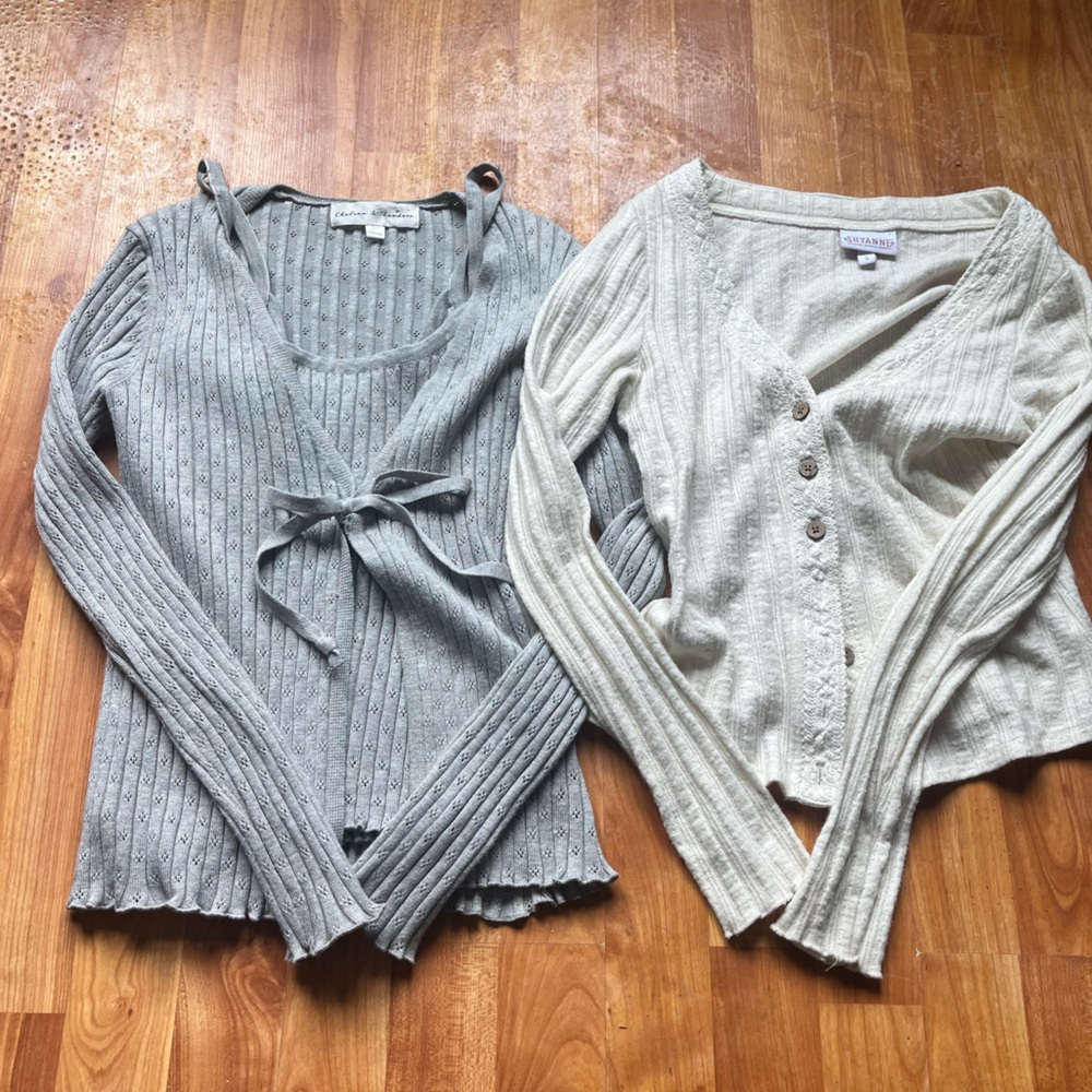 SET of 2 Women’s Cardigan/Sweaters